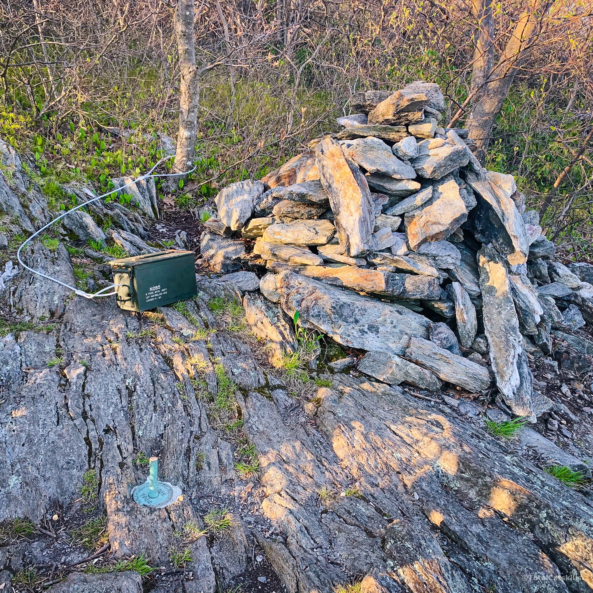 cairn and register