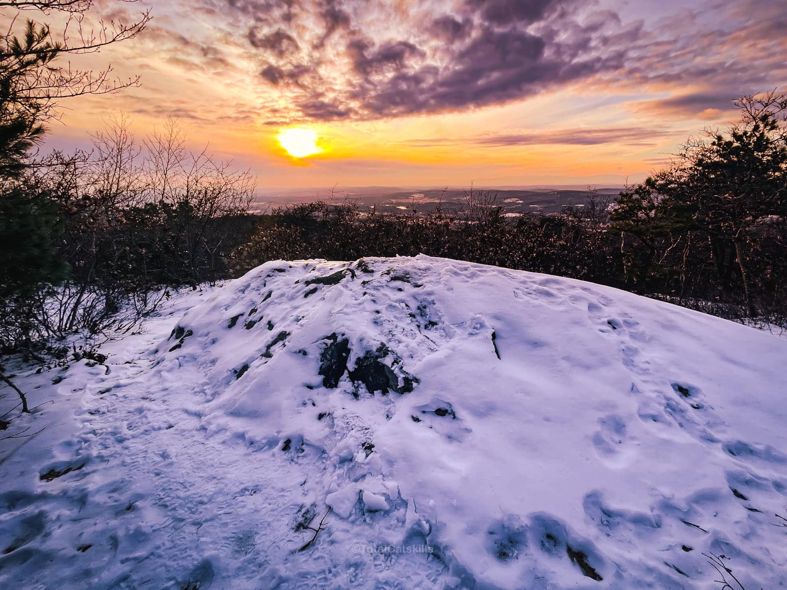 Sunset Rock in winter, snow